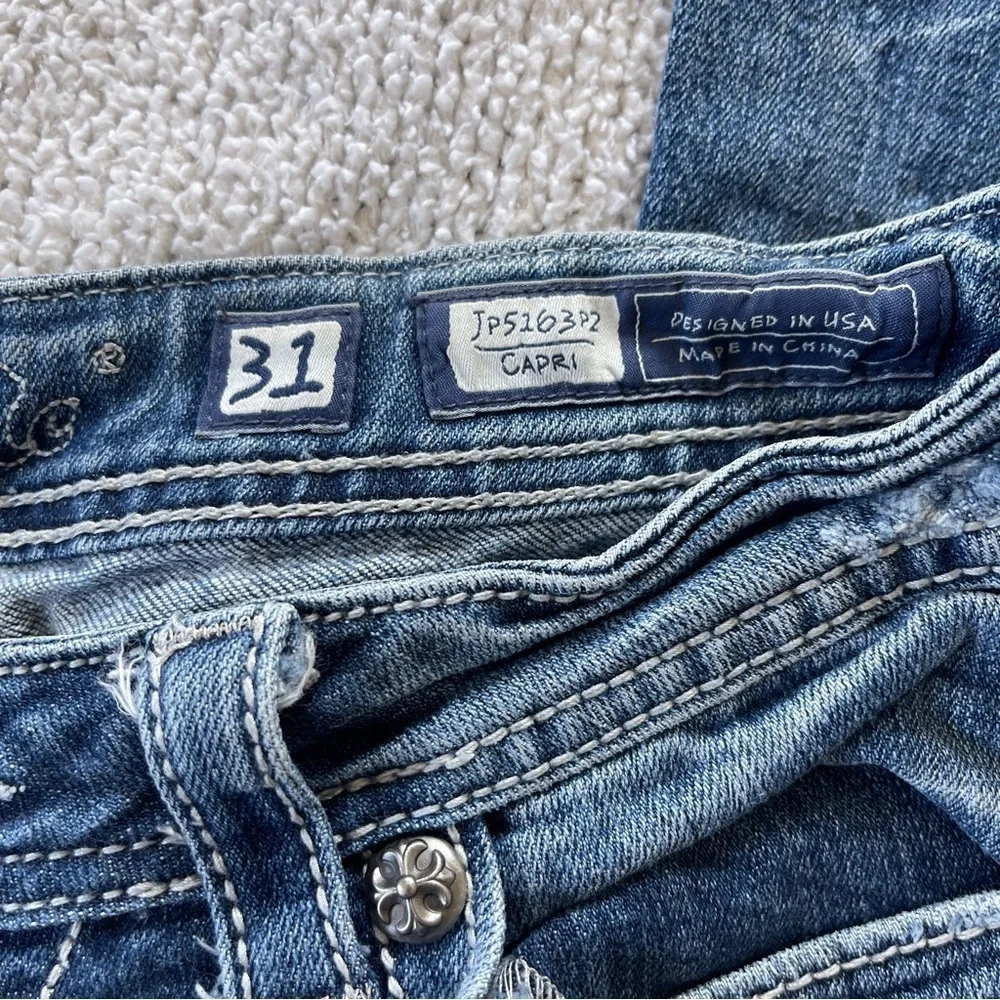 Miss Me Capri Jeans with embellished Wings Size 31 - Picture 8 of 11